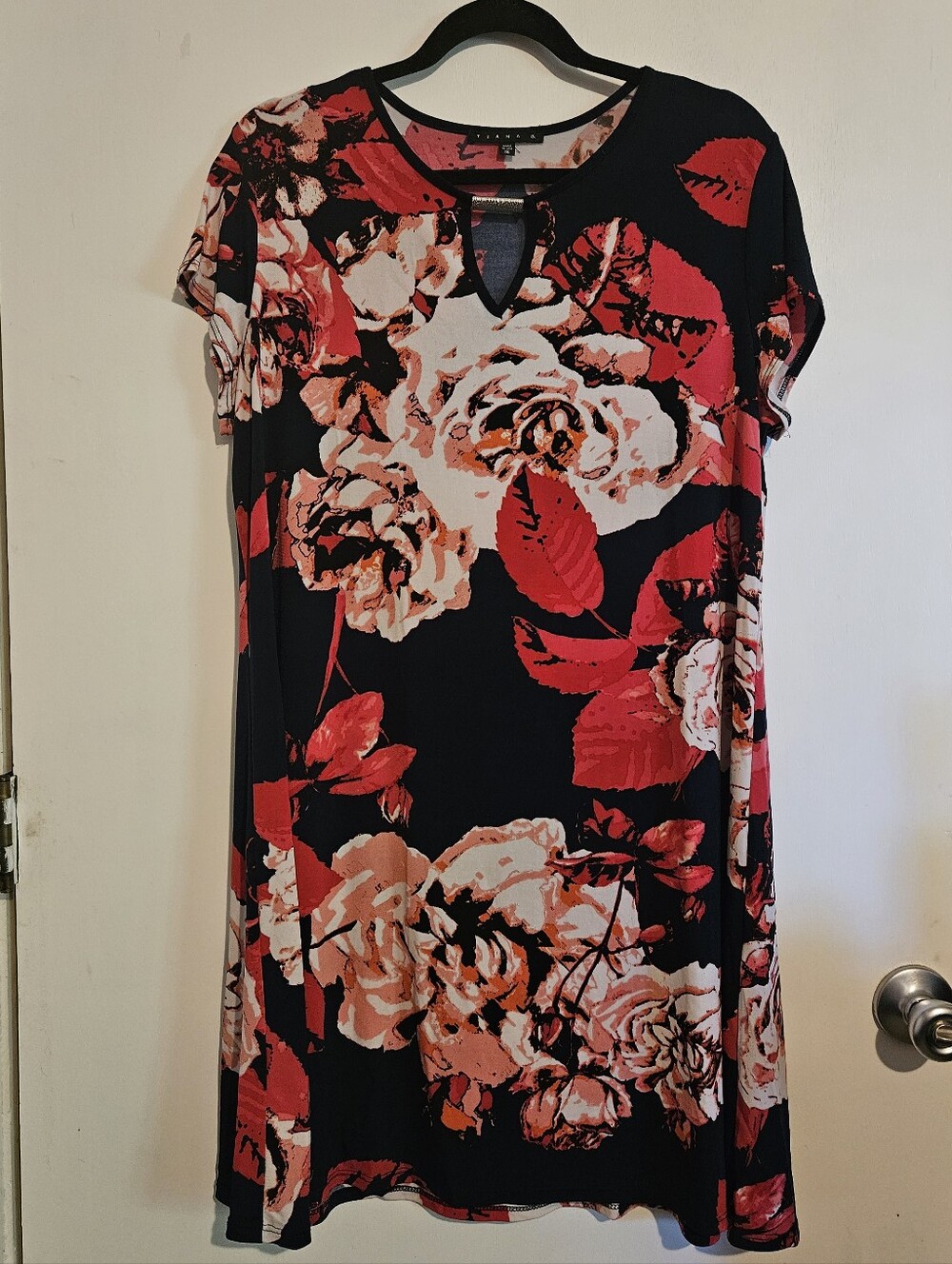 Tiana B Floral Dress Plus Size 16 Navy Pink White Keyhole Stretch Knee Length